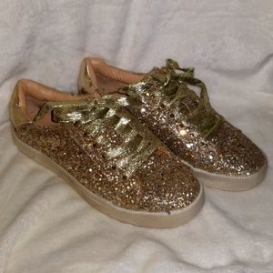 NWOT-Gold sparkel Sneakers